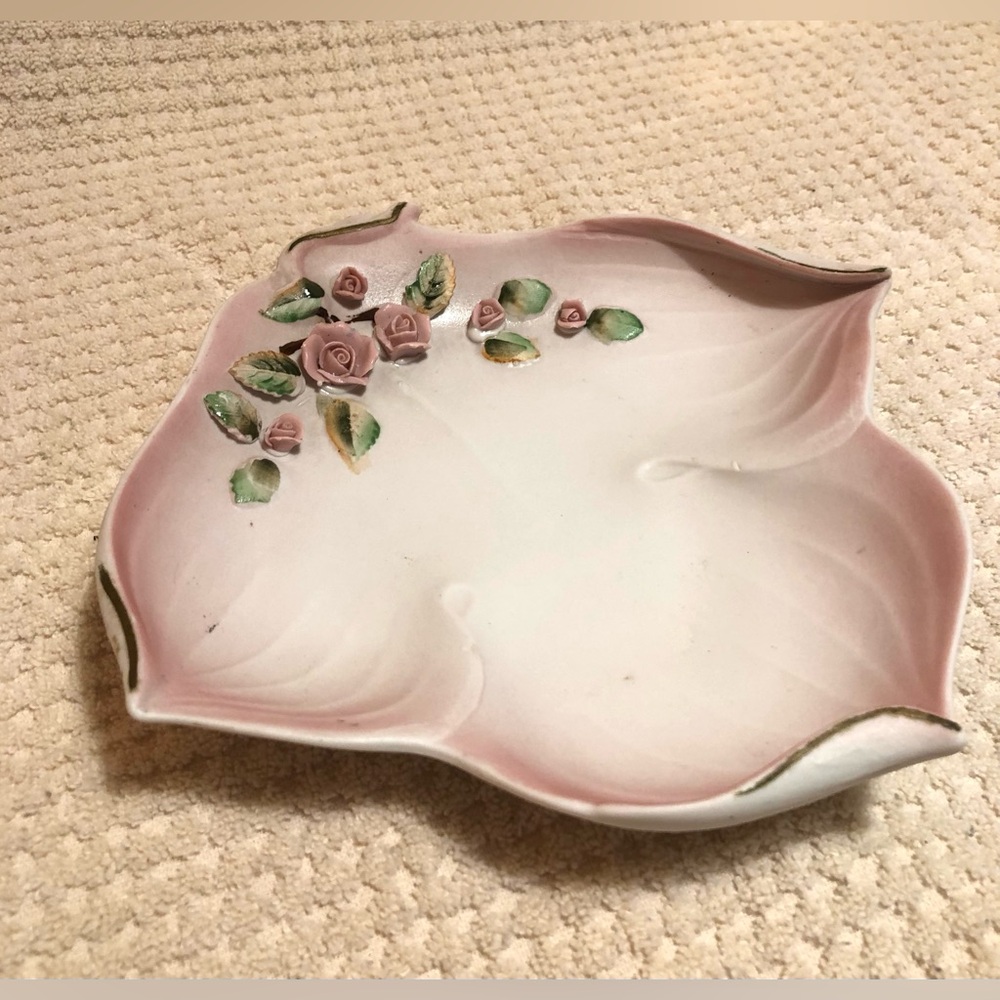 10452 VTG Pink Trillium Shaped Porcelain Bisque Trinket Dish Capodimonte Roses